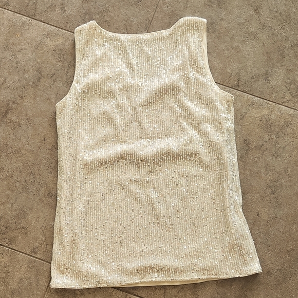 NWOT..Sequined top - Picture 3 of 7